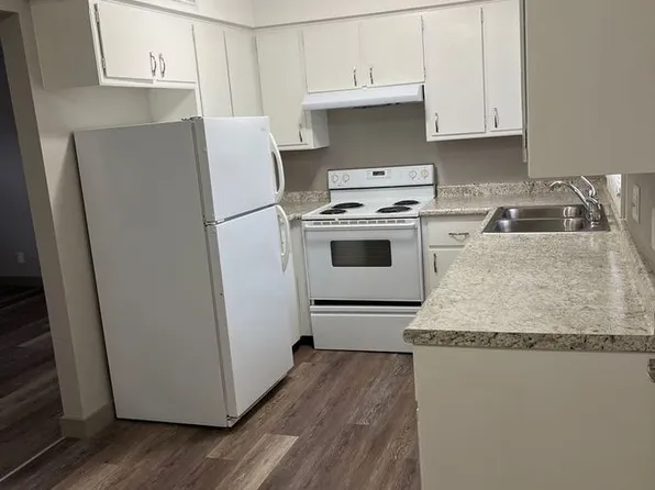 303 E 16th St N APT 3, Newton, IA 50208