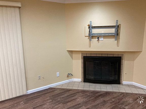 4th image of 6716 Clybourn Ave Unit 112