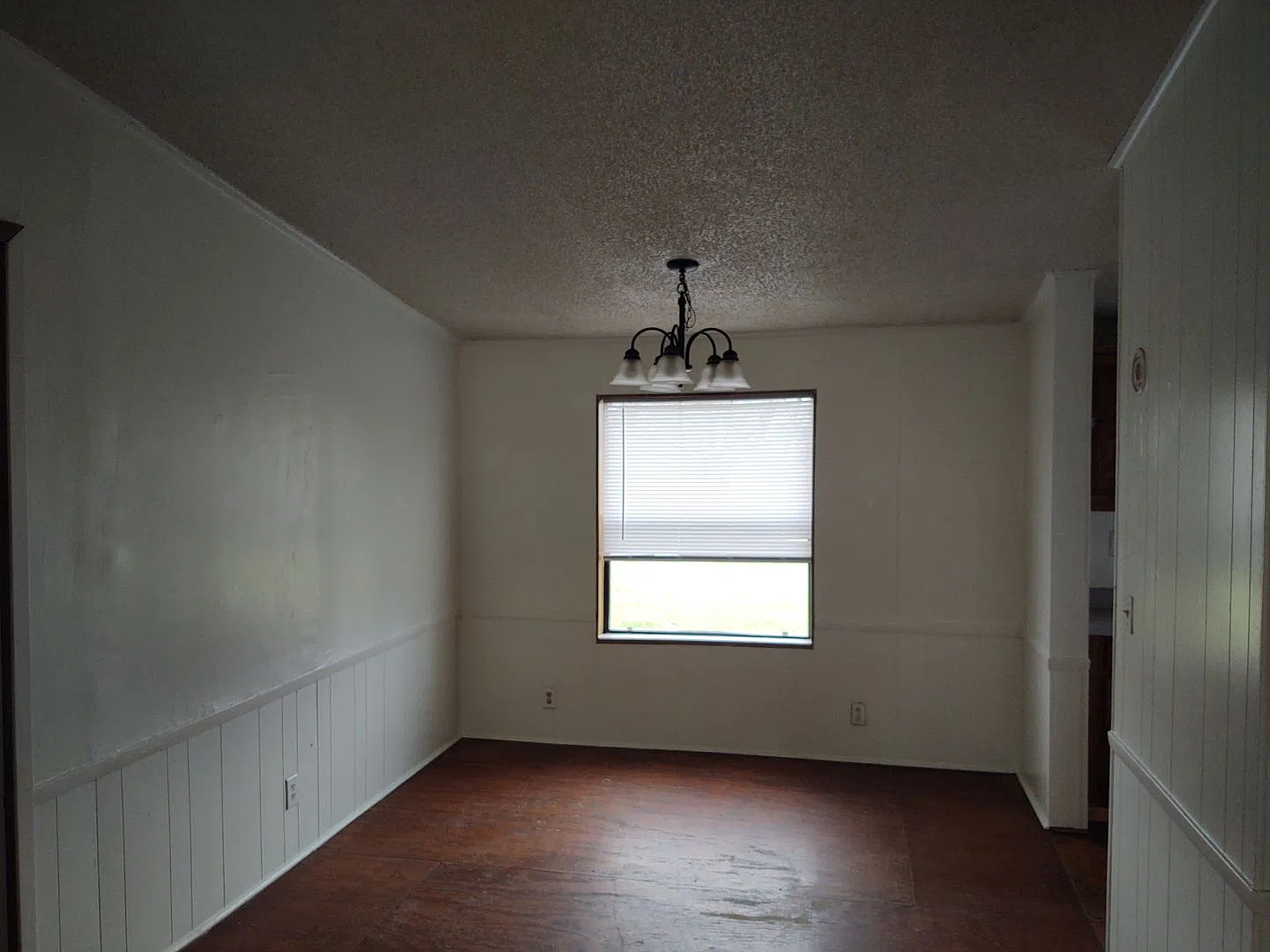 5600 IH 35 — Photo 4