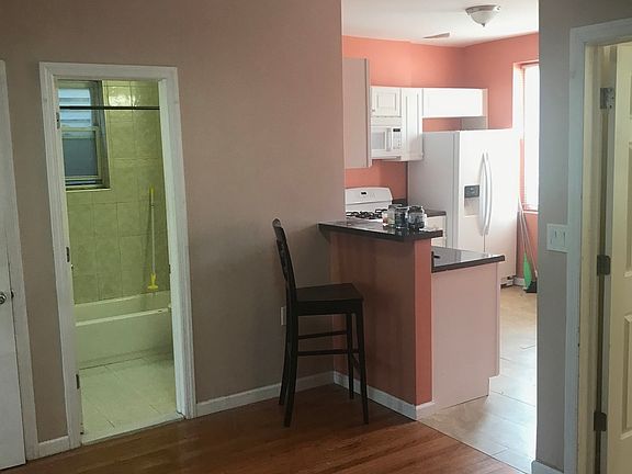 4th image of 201 Saint Marys Ave #2