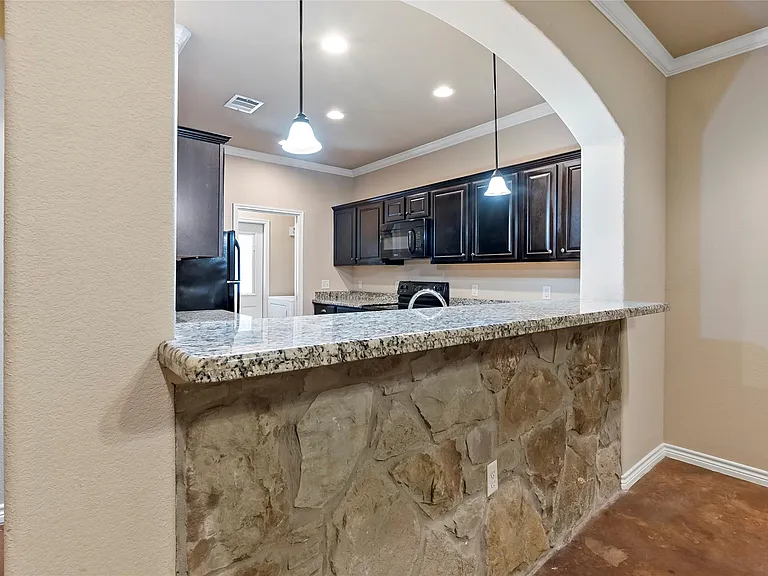 113 Armored Ave — Photo 7