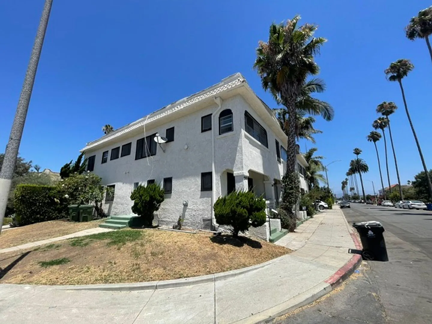 2229 Vineyard Ave — Photo 2