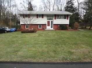 14 Regina Rd, Airmont, NY 10952