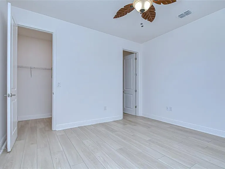 10027 Dolphin Gull Cir — Photo 16