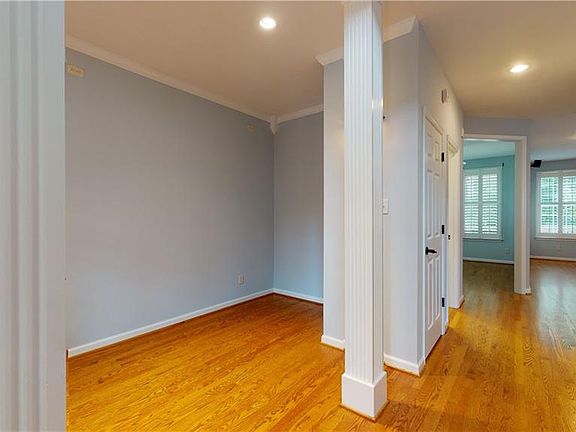 4th image of 202 Londonderry Ln
