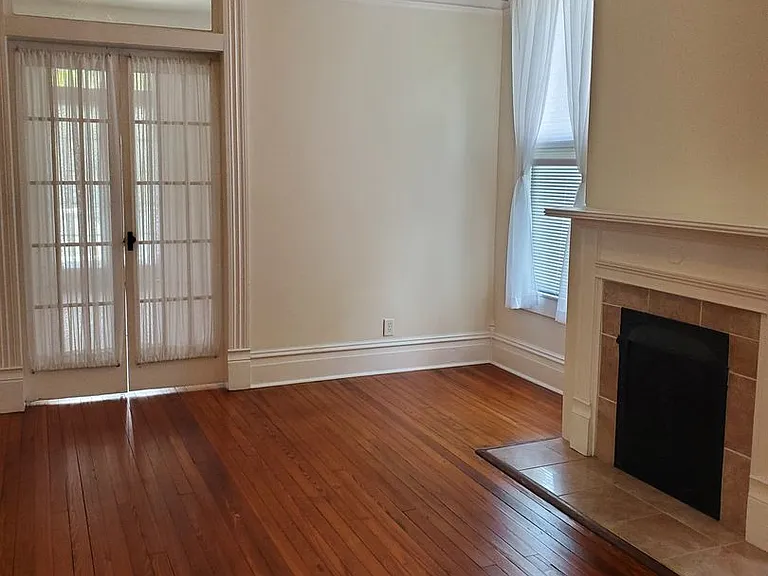 2402 Lincoln St — Photo 5