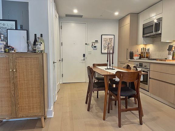 5th image of 526 Union Ave #405