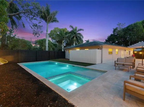 905 13th St N, Naples, FL 34102