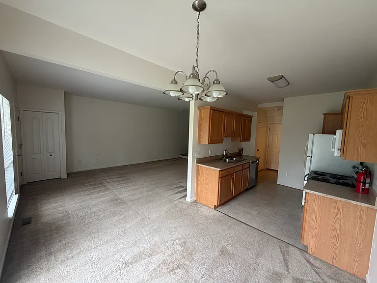 102 Riversedge Dr — Photo 5