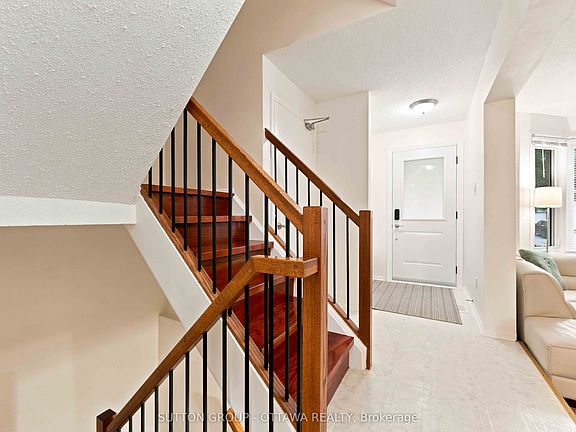 4th image of 66 Fieldgate Dr