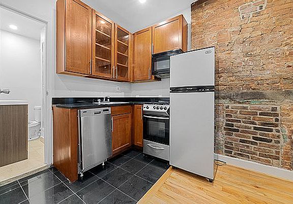 4th image of 173 Ludlow St #4C2