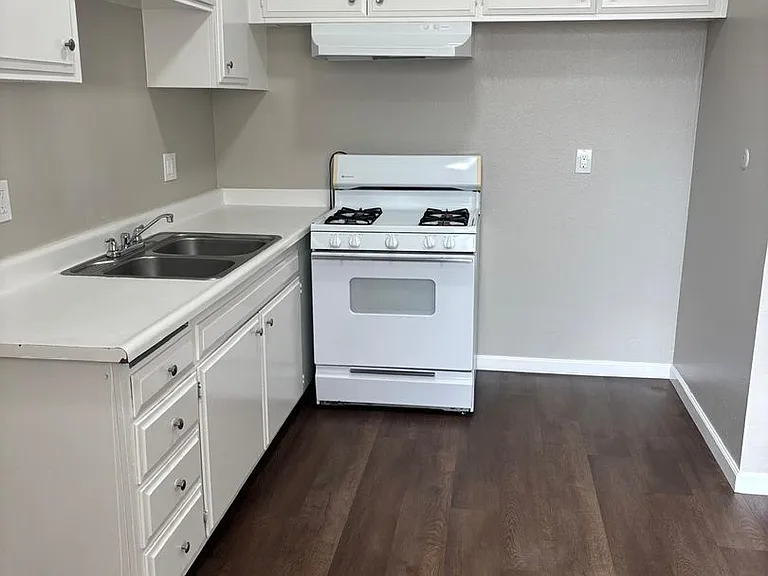 Sandra's Apartments — Photo 11