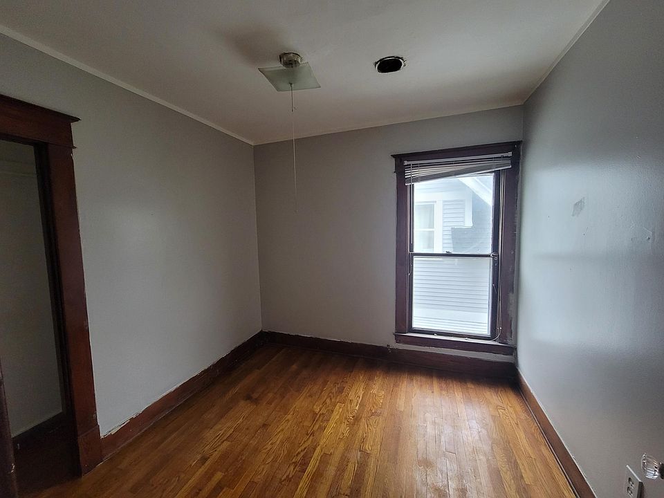 2nd image of 517 Garfield Ave NW #2