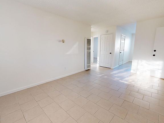 2nd image of 3531 Gardenia St