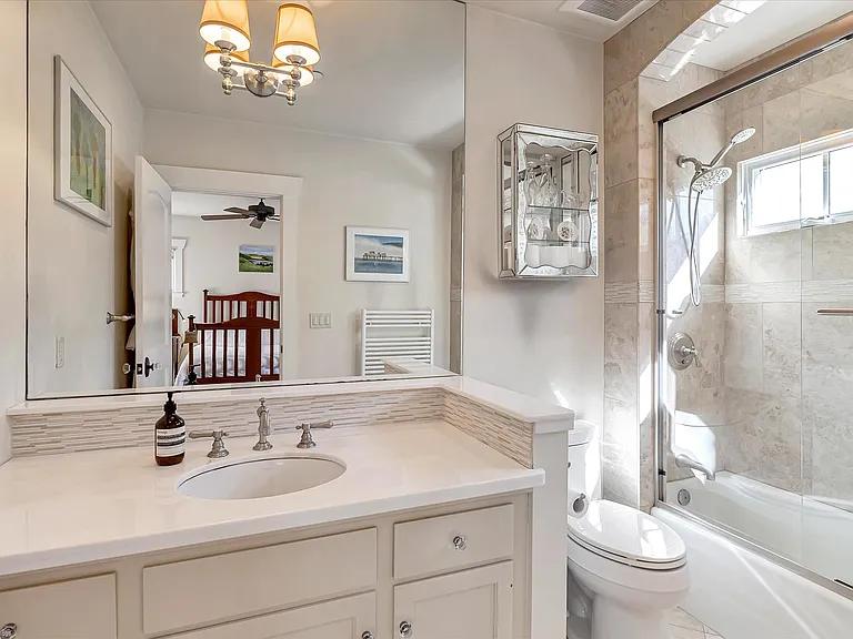 1568 Mariposa Ave — Photo 26