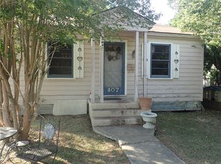807 Plum St, Lockhart, TX 78644