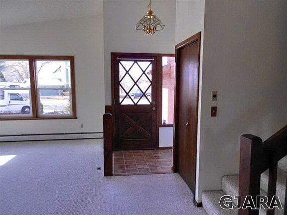 4th image of 834 Catalina Ct