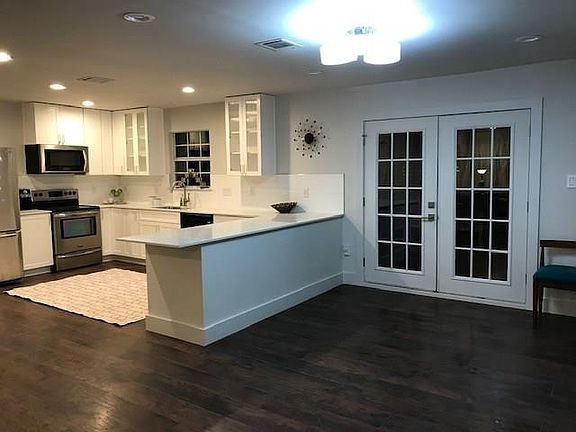 4th image of 2604 Berkett Dr