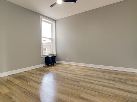 2nd image of 3420 W Dickens Ave #2