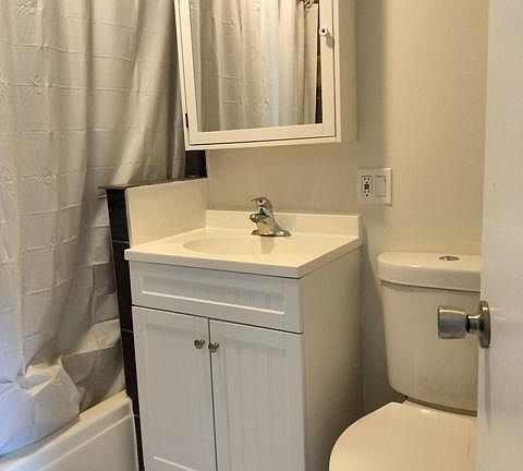 5th image of 755 W Buena Ave APT 205