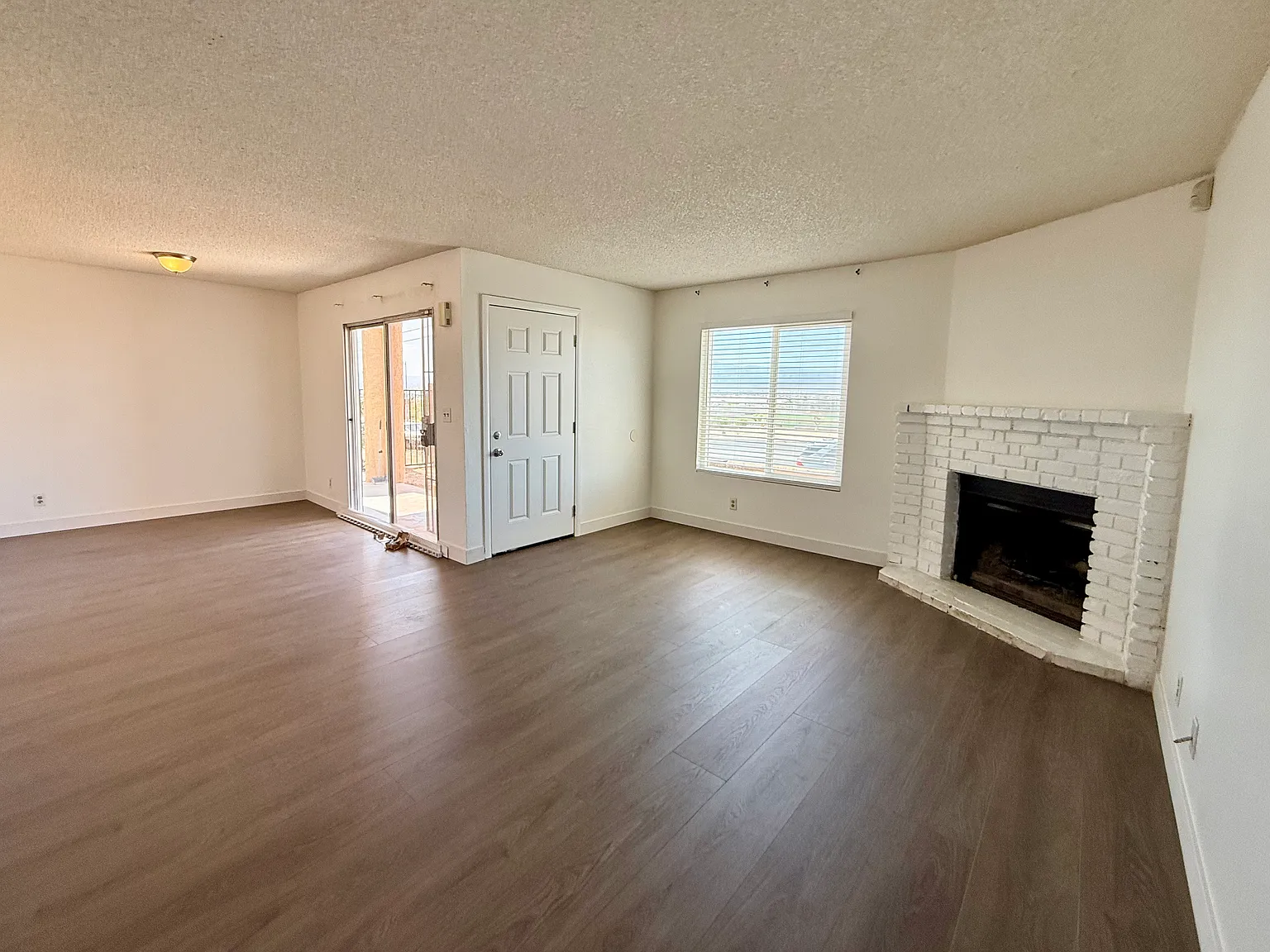 2 bed, 923 sqft, $1,050 — Photo 4