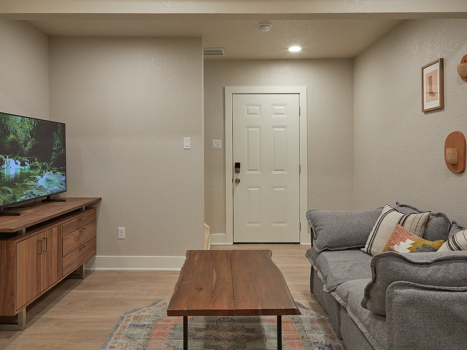 2 bed, 750 sqft, $2,500 — Photo 3