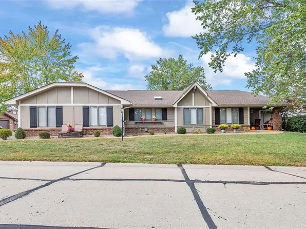 25 Village Dr W, Saint Charles, MO 63303