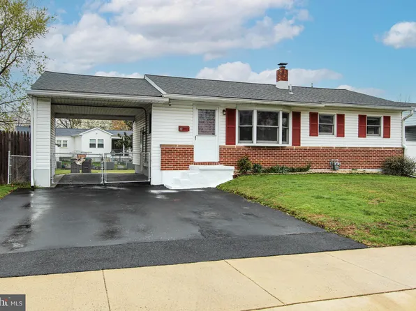 8 Caxton Dr, New Castle, DE 19720