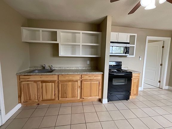 4th image of 2903 S Highway 281 Unit C