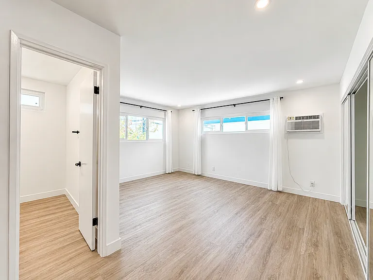 1326 Wellesley Ave — Photo 20