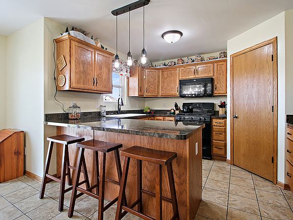 4th image of 1718 Greenbriar Dr