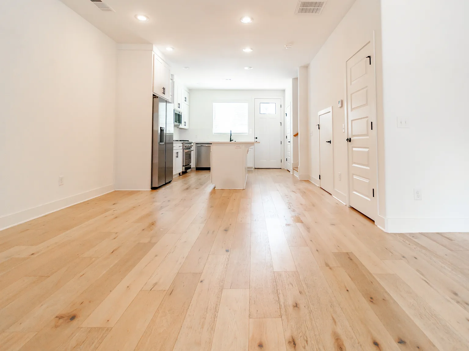1623 West Stone Street - 1 — Photo 2
