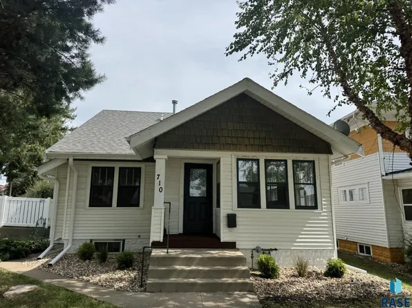 710 S Grange Ave, Sioux Falls, SD 57104