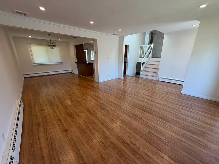 106 Robbins Ln — Photo 4