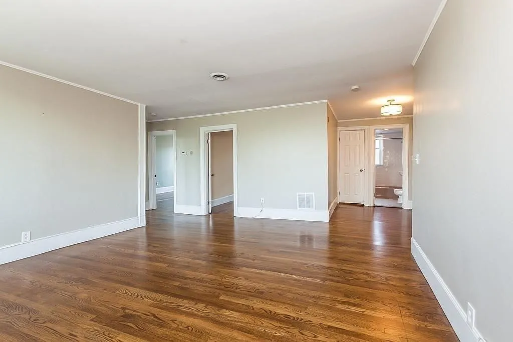 3 bed, 1307 sqft, $3,600 — Photo 2