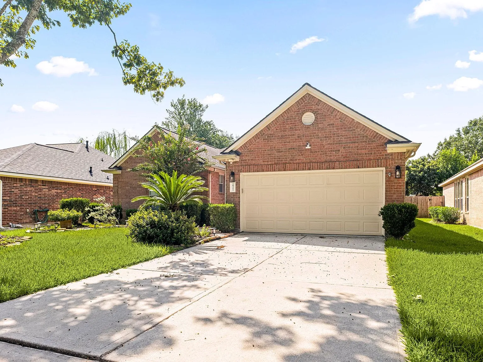 3 bed, 2.0 bath, 1872 sqft, $2,075 — Photo 4