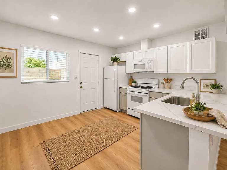 1244 N Miller Rd — Photo 3