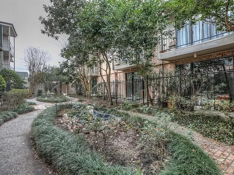 2475 Underwood St #190 — Photo 31