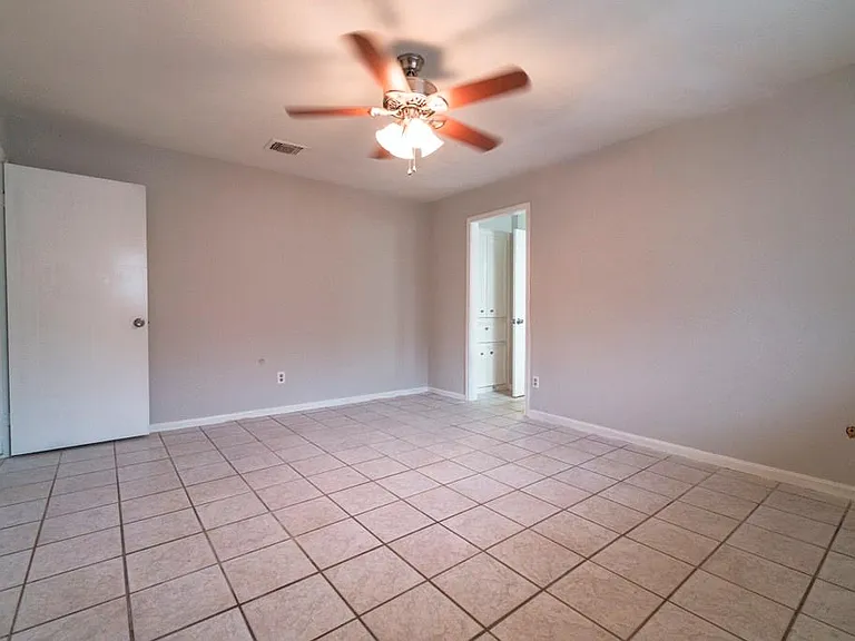 18746 Wood Glen Ln — Photo 10