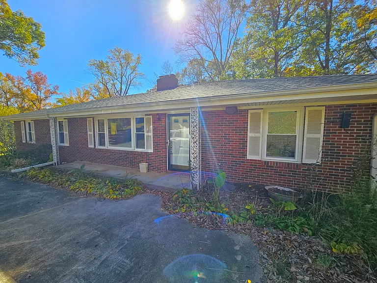 609 Memorial Drive Ext — Photo 2