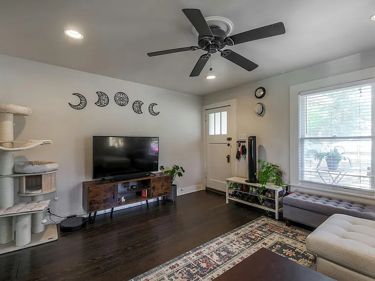 3111 Robinson Ave — Photo 12