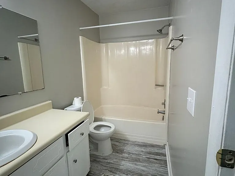 912 Pineland Ave #5 — Photo 14