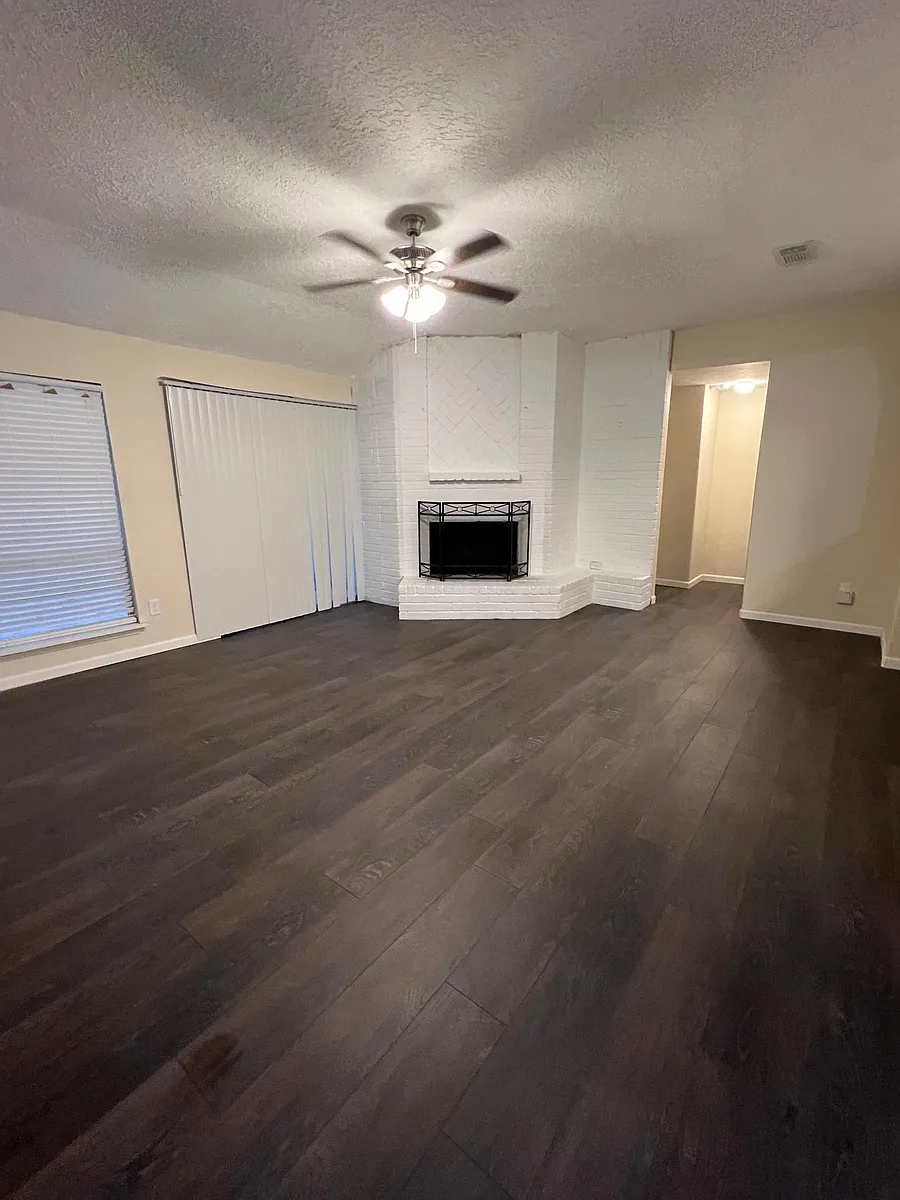Spacious family room - 10403 Foxrow Ln