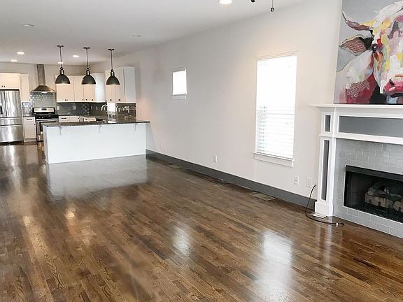 2nd image of 933B Thomas Ave