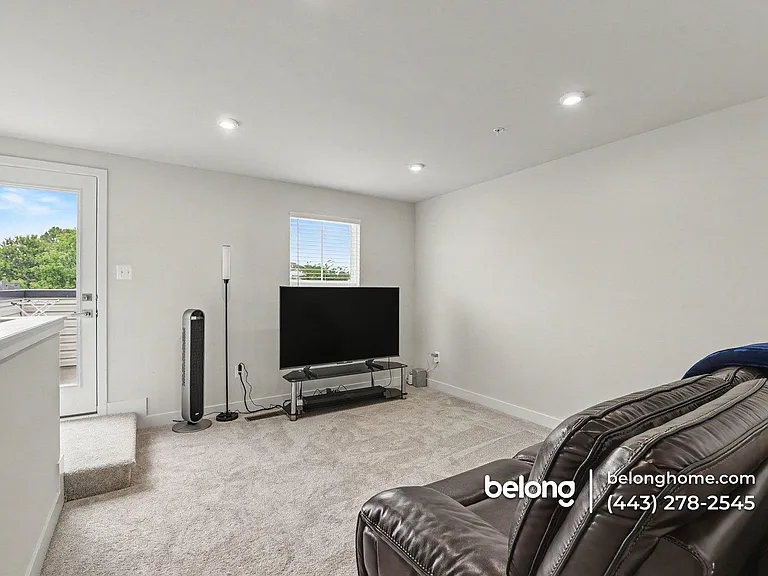 737 Lennox St — Photo 7