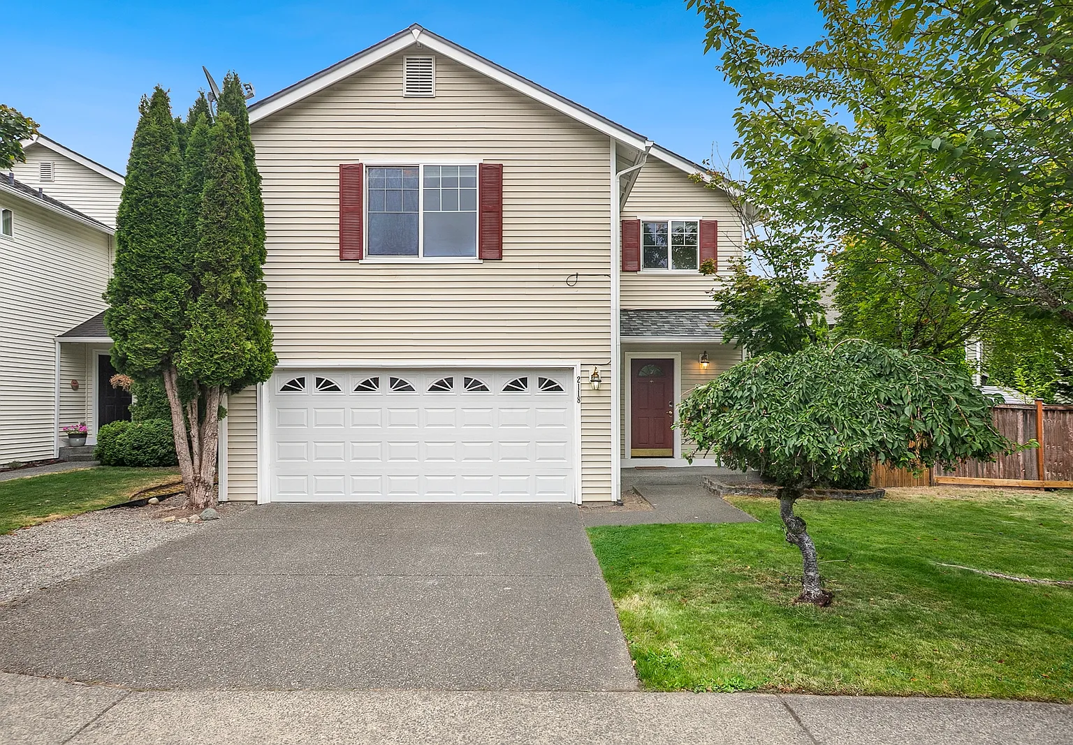 4 bed, 2585 sqft, $4,050 — Photo 1