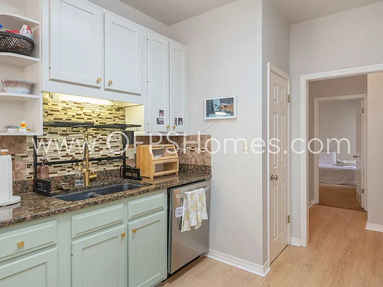 319 Sailfish Cir — Photo 10