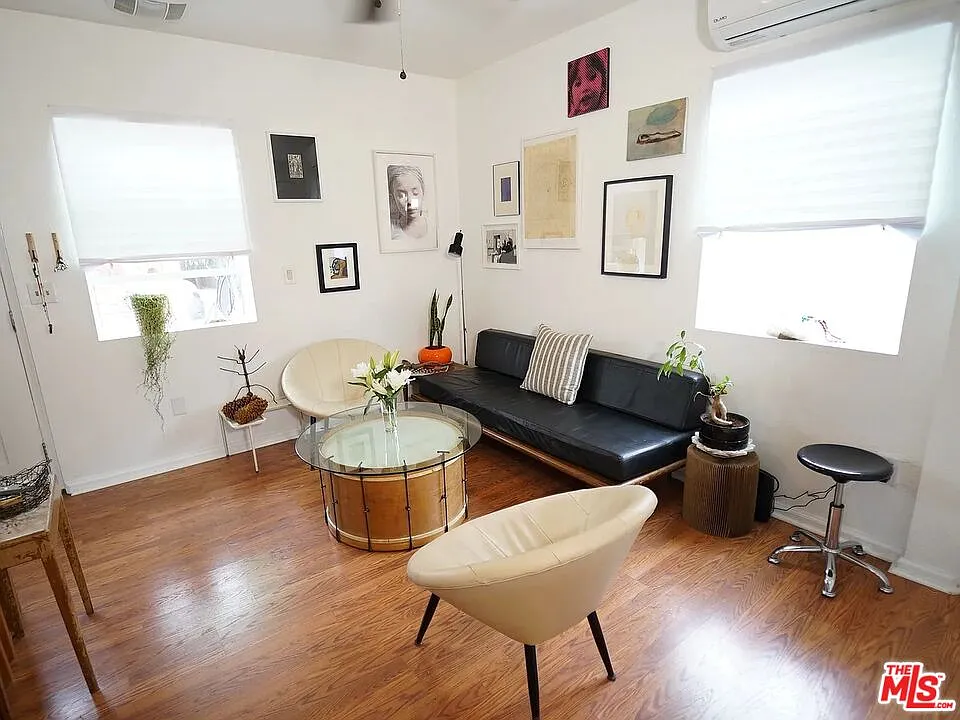 2 bed, 2.0 bath, 1000 sqft, $3,700 — Photo 3