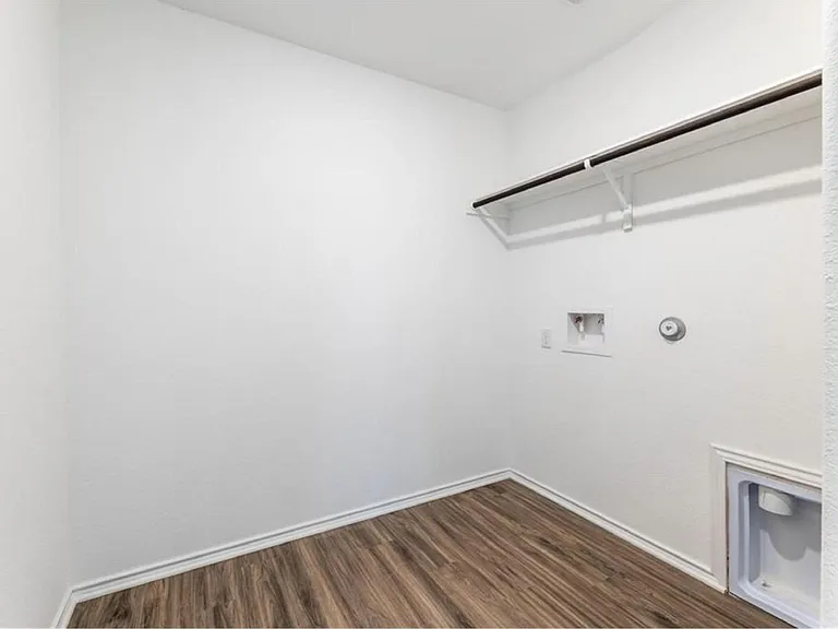 381 Jack Ryan St — Photo 12