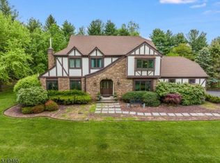 13 Barkelow Rd, Whitehouse Station, NJ 08889